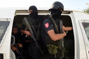Masinio susišaudymo vietoje Tunise būta moterų ir vaikų