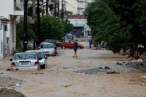 Nauja audra užklupo Graikiją: išgelbėta šimtai žmonių