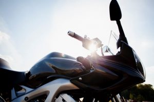 Utenos aplinkkelyje apvirto neblaivus motociklininkas