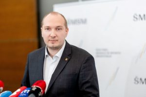 G. Jakštas: įstaigos gali koreguoti ugdymo procesą, jei mato grėsmę saugumui