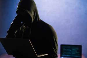 Įmonėje rasta pasiklausymo įranga: kažkas rinko informaciją apie moters asmeninį gyvenimą?