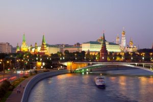 Kremlius menkina potencialaus Slovakijos sprendimo nutraukti paramą Ukrainai poveikį