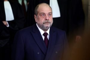 Teismas: Prancūzijos teisingumo ministras išteisintas interesų konflikto byloje