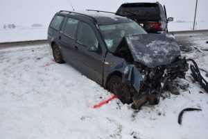 Pasvalio rajone susidūrė du automobiliai: vienas žmogus išgabentas į ligoninę