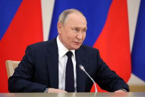 Po pertraukos V. Putinas vėl rengia metų pabaigos spaudos konferenciją