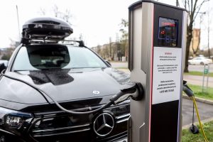 Galvos skausmas: kaip tinkamai apdrausti elektromobilį?