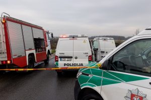 Tauragės rajone susidūrė trys automobiliai: per avariją sužeisti trys žmonės