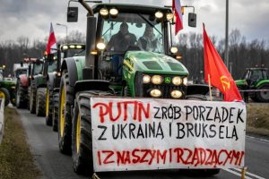 Lenkijos policija pradėjo tyrimą dėl per ūkininkų protestą išskleisto proputiniško plakato