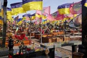 Rusija Ukrainai grąžino 99 žuvusių karių palaikus