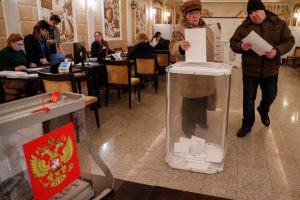 A. Navalno komanda ragina rusus atvykti į rinkimų apylinkes tą pačią valandą