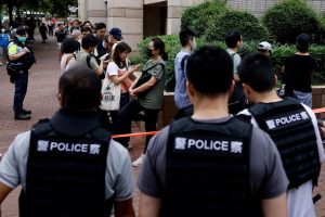 Honkongo saugumo vadovas: prie teismo sulaikyti keli demokratijos šalininkai