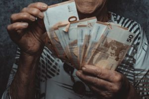 Vilniuje po moterų vizito senolė pasigedo 20 tūkst. eurų