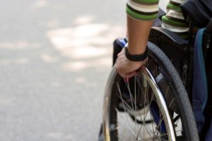 Tarnyba: neleisdama nuotoliu dalyvauti posėdyje, ministerija netiesiogiai diskriminavo neįgalų vyrą