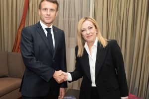 Pirmąją oficialią darbo dieną naujoji italų premjerė susitiko su E. Macronu