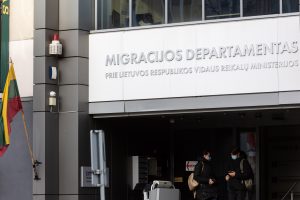 Migracijos departamento darbuotoja nuslėpė įgytą Rusijos pilietybę