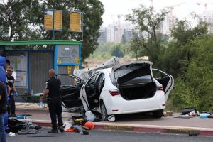 Izraelyje į pėsčiuosius rėžėsi automobilis – vairuotojas nukautas