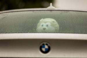 Vilniuje neblaivus „BMW“ vairuotojas kliudė greta eismo važiavusį automobilį