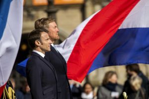 Po komentarų apie Taivaną E. Macronas lankosi Nyderlanduose