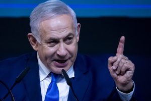 B. Netanyahu sako, kad Izraelis yra „pasiruošęs labai intensyviai operacijai“ prie sienos su Libanu