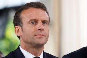 E. Macronas atmeta atsistatydinimo tikimybę, kad ir kokie būtų rinkimų rezultatai