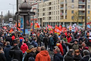 Prancūzijoje vėl vyksta protestai prieš E. Macrono pensijų reformą