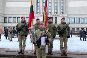 Policijos komisariato viršininkui tinka ne tik pareigūno, bet ir kario uniforma