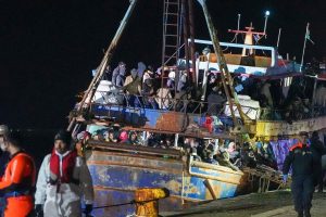 Pakrančių apsauga: Italijos uostuose išgelbėta apie 1 tūkst. migrantų