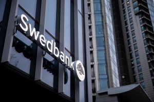 „Swedbank“ nebevykdys mokėjimų į 61 aukštos rizikos valstybę