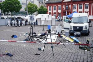 Kancleris: Vokietijoje per išpuolį peiliu sužeisti keli žmonės