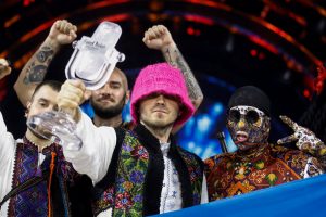 „Eurovizijos“ nugalėtojai planuoja parduoti nugalėtojų statulėlę: tikisi 1 mln. dolerių