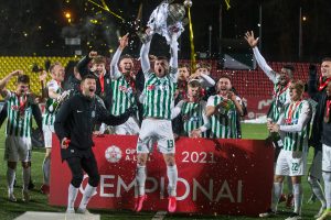 Lietuvos futbolo čempionai medalius išsidalijo nesulaukę pabaigtuvių