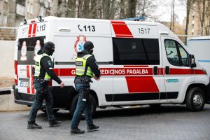Autobusų stotelėje Vilniuje autobusas sužalojo 2,76 prom. įpūtusį pėsčiąjį