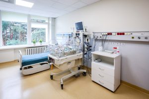 Kauno klinikų palatose mama kartu su neišnešiotu kūdikiu galės praleisti visą parą
