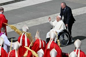 Popiežius paskutinę minutę nusprendė praleisti savo homiliją per Verbų sekmadienio mišias