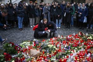 Tarp žmonių, sužeistų per šaudynes Prahos universitete, yra užsieniečių