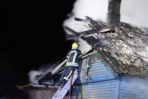 Kretingos rajone – tragiškas gaisras: žuvo moteris, nukentėjo dar du žmonės