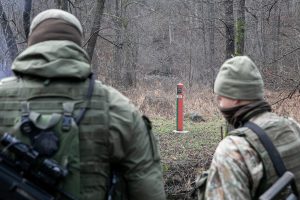 Pasienyje su Baltarusija apgręžti aštuoni neteisėti migrantai