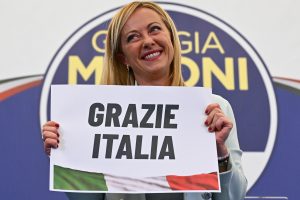 Italijos rinkimuose triumfuoja partija, turinti neofašistinių šaknų