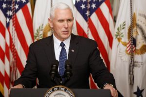 M. Pence'as pateikė dokumentus dalyvauti 2024 metų JAV prezidento rinkimuose