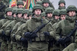 Kitąmet į privalomąją karo tarnybą planuojama kviesti per 4 tūkst. šauktinių
