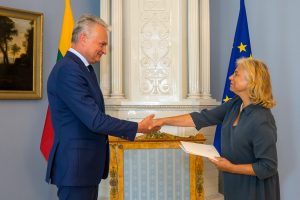 Prezidentas suteikė įgaliojimus Lietuvos ambasadoriams Estijoje ir Moldovoje