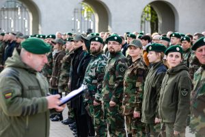 Seimas patvirtino rengimo pilietiniam pasipriešinimui strategiją: gynyba – ne tik ginklu