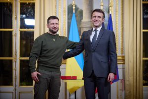 V. Zelenskis sako kalbėjęs su E. Macronu apie jo vizitą į Kiniją