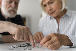 Lietuvos mokslininkai – apie naujus vaistus sergantiems Alzheimeriu: sukelia pašalinius simptomus