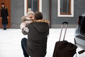 „Vaiką išsivežė į užsienį be mano sutikimo“: ką daryti neviltyje atsidūrusiam tėvui?