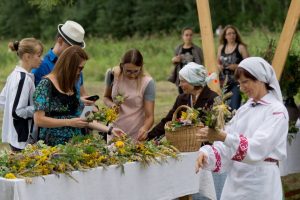 Žolinė: tiesiog ilgasis savaitgalis ar ypatinga vasaros šventė?