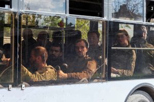 Į nelaisvę paimti Mariupolio gynėjai vis dar yra Rytų Ukrainoje