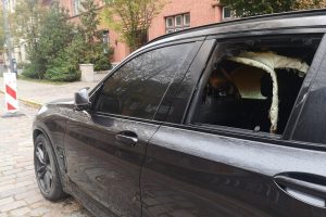 Klaipėdoje liepsnojo prabangus BMW: įtariamas padegimas