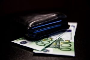 Teismas tris logistikos įmonės vadovus pripažino kaltais papirkinėjus ESO darbuotojus