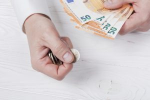 Prekyba poveikiu kaltinamas vilnietis advokatas sės į teisiamųjų suolą